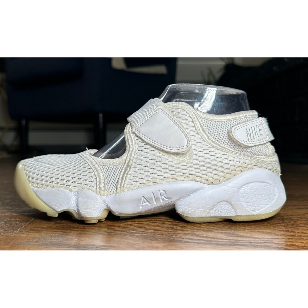 Nike Air Rift Women Size 7 White Mesh Split Toe Sneaker Sandal Gorpcore Techwear